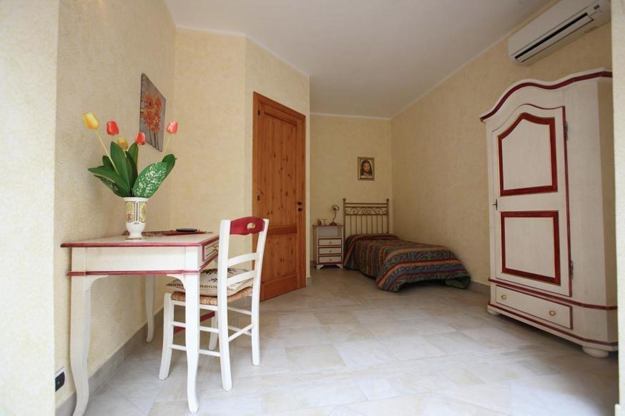 B&B Candido Vacanze โมดิกา ภายนอก รูปภาพ
